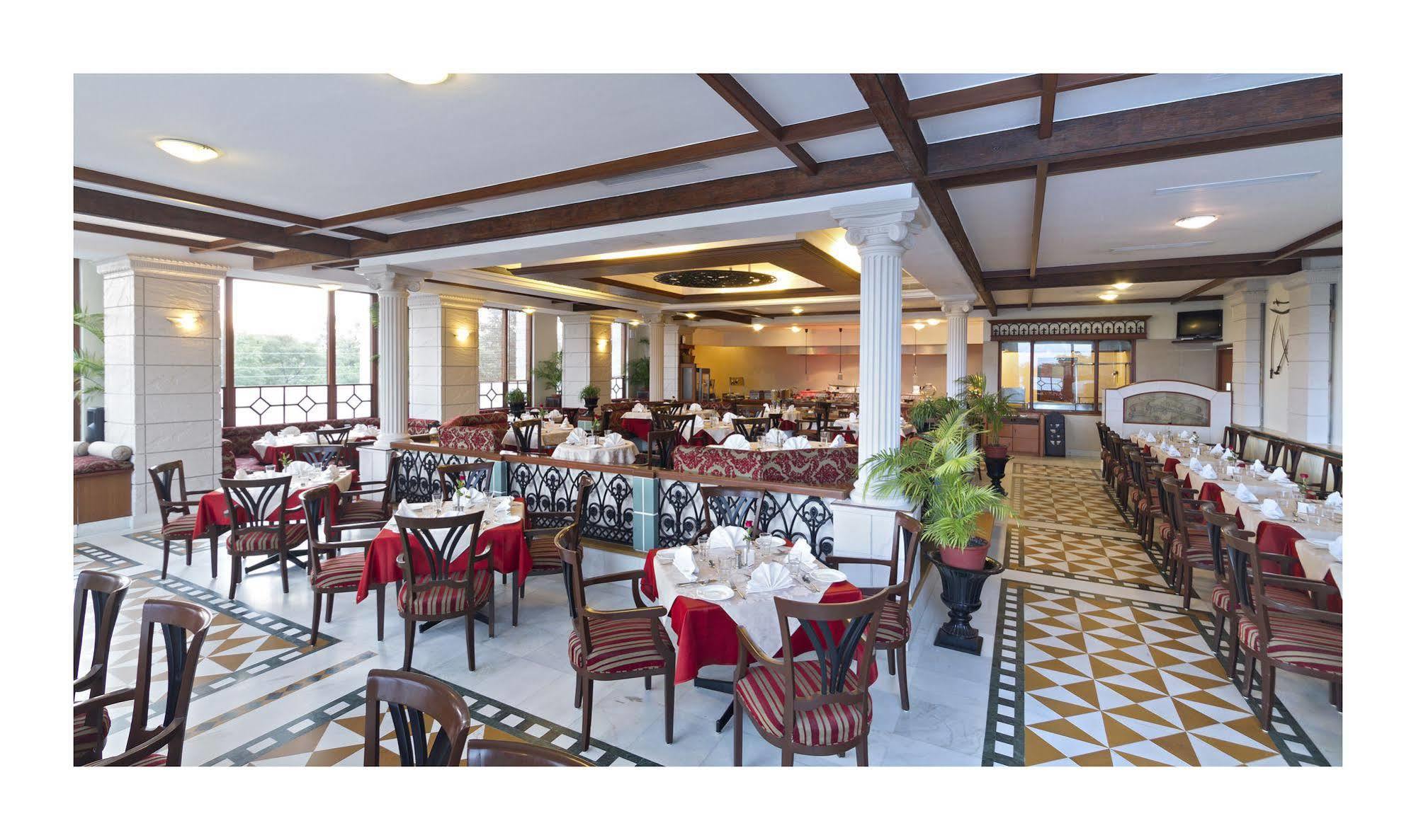 Jehan Numa Palace Hotel Bhopal Exterior foto
